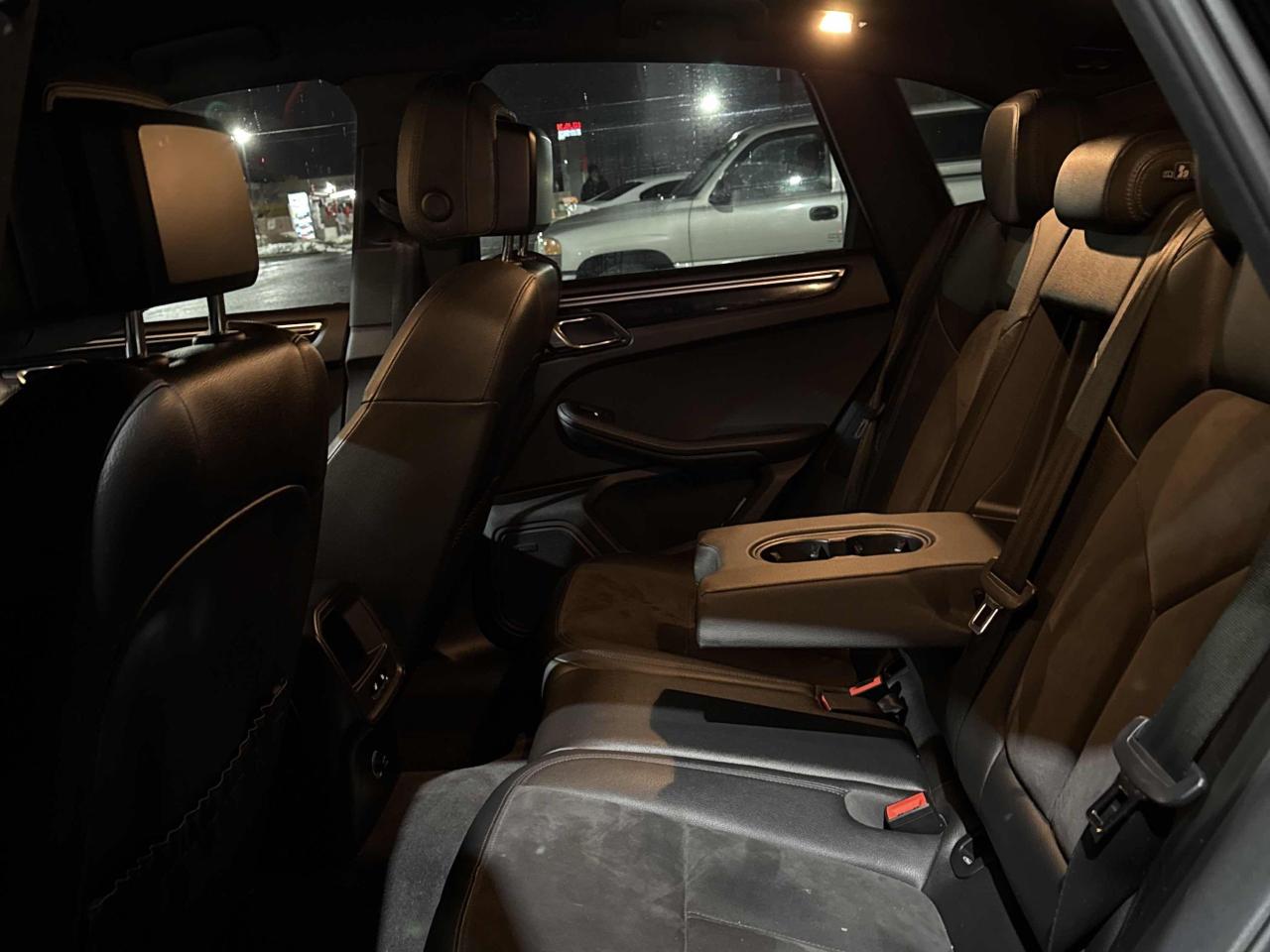 2015 Porsche Macan S - AWD, BOSE AUDIO, HEATED SEATS & STR WHEEL! Photo