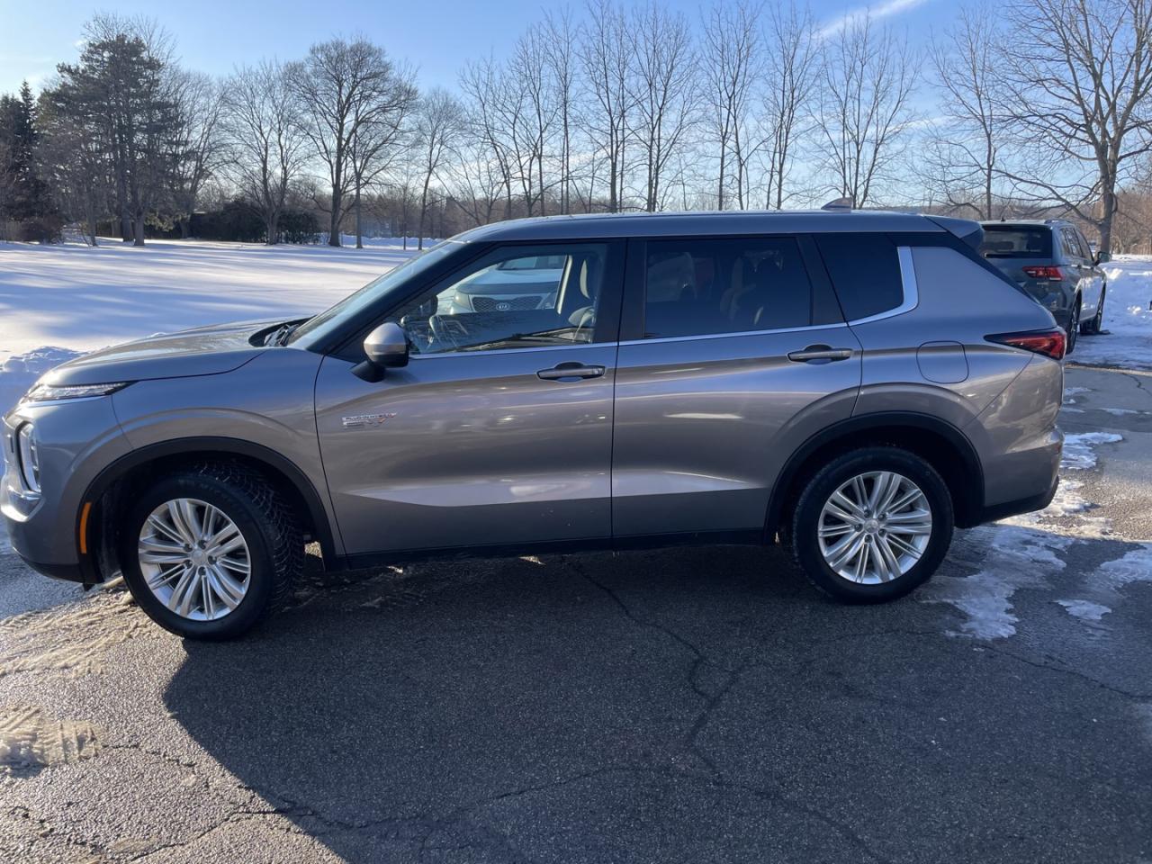 2023 Mitsubishi Outlander Phev ES AWD Photo2