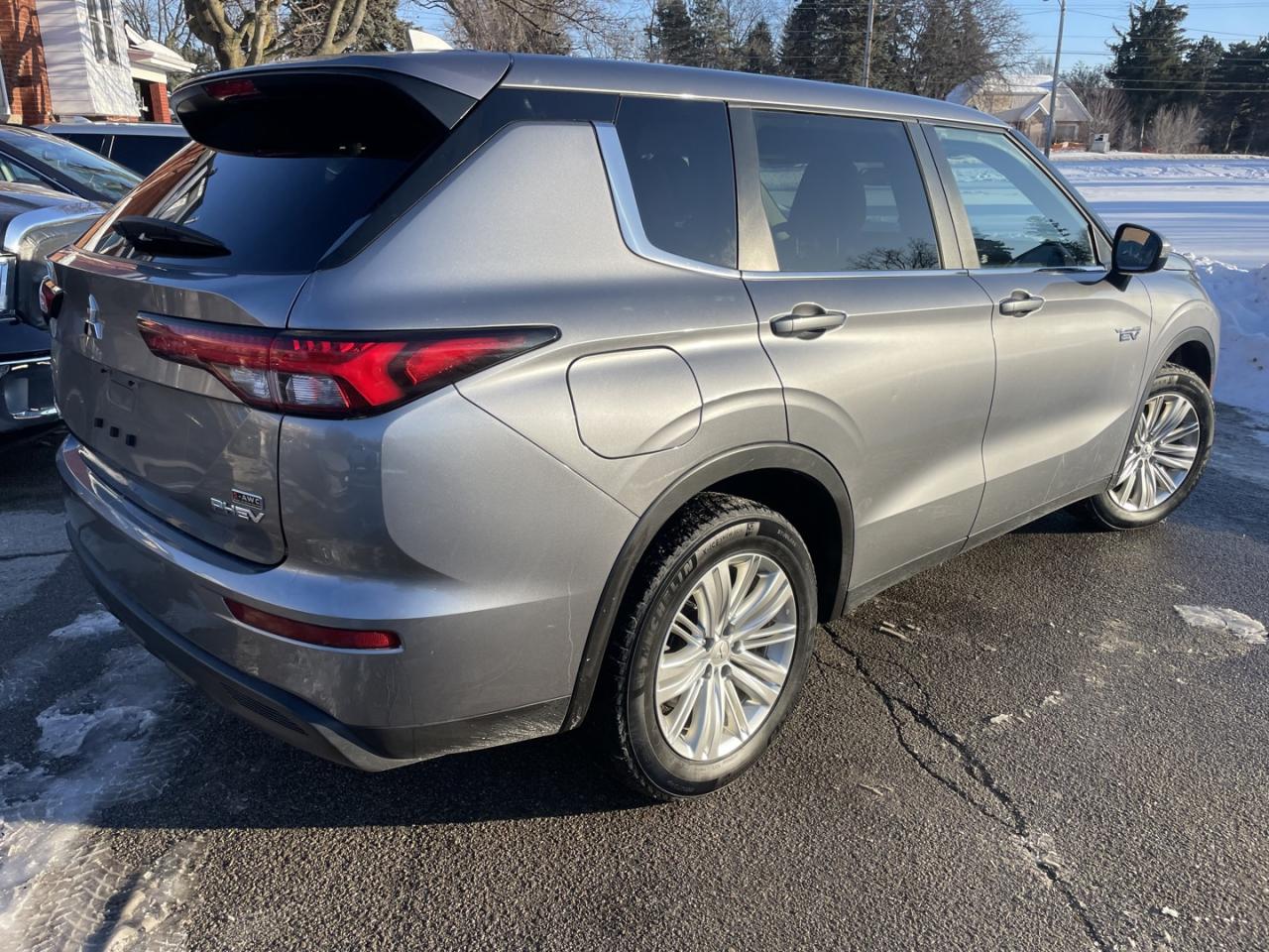 2023 Mitsubishi Outlander Phev ES AWD Photo