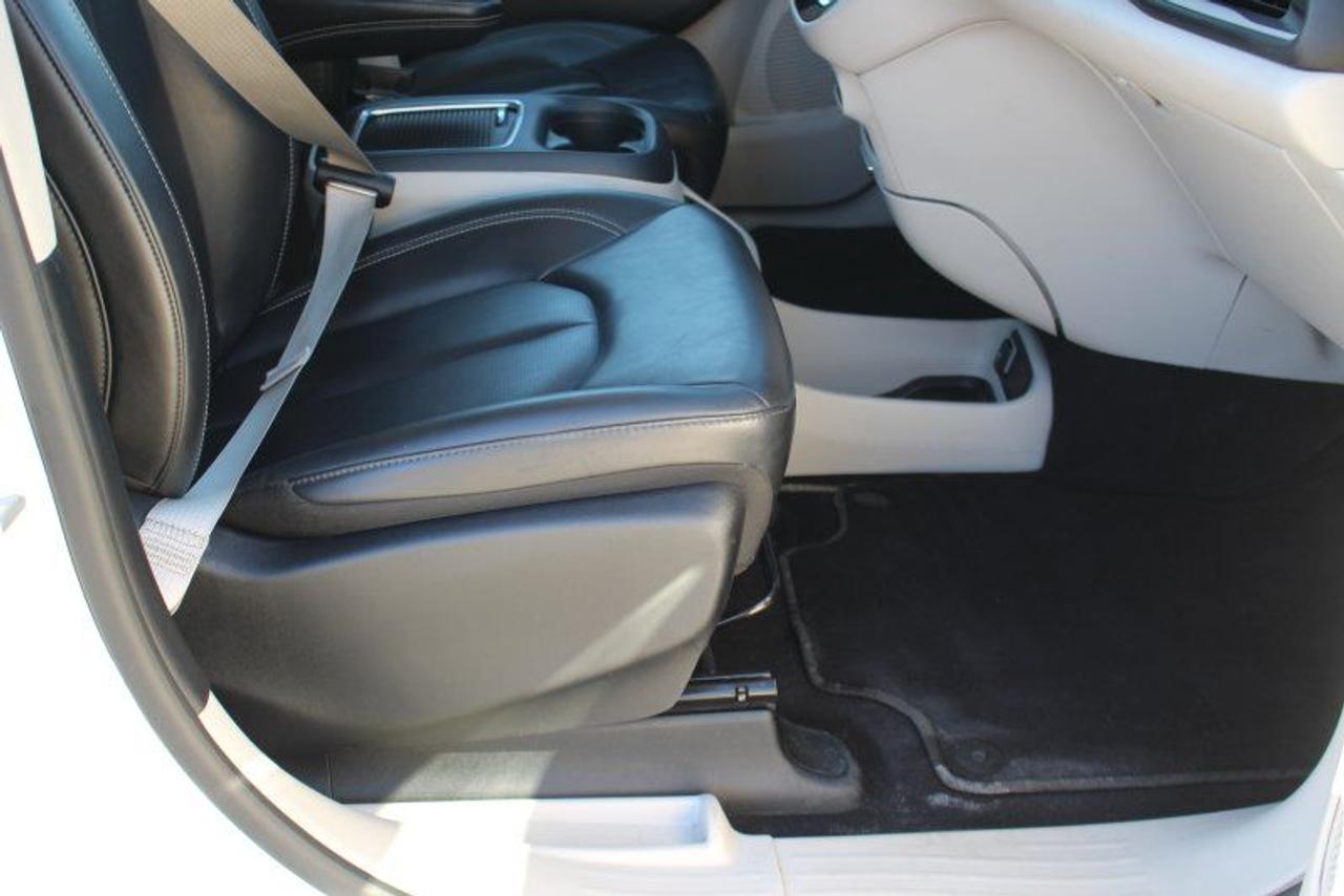 2023 Chrysler Pacifica TouringL*PWR Doors*Heated Leather*CarPlay*Rear Cam Photo