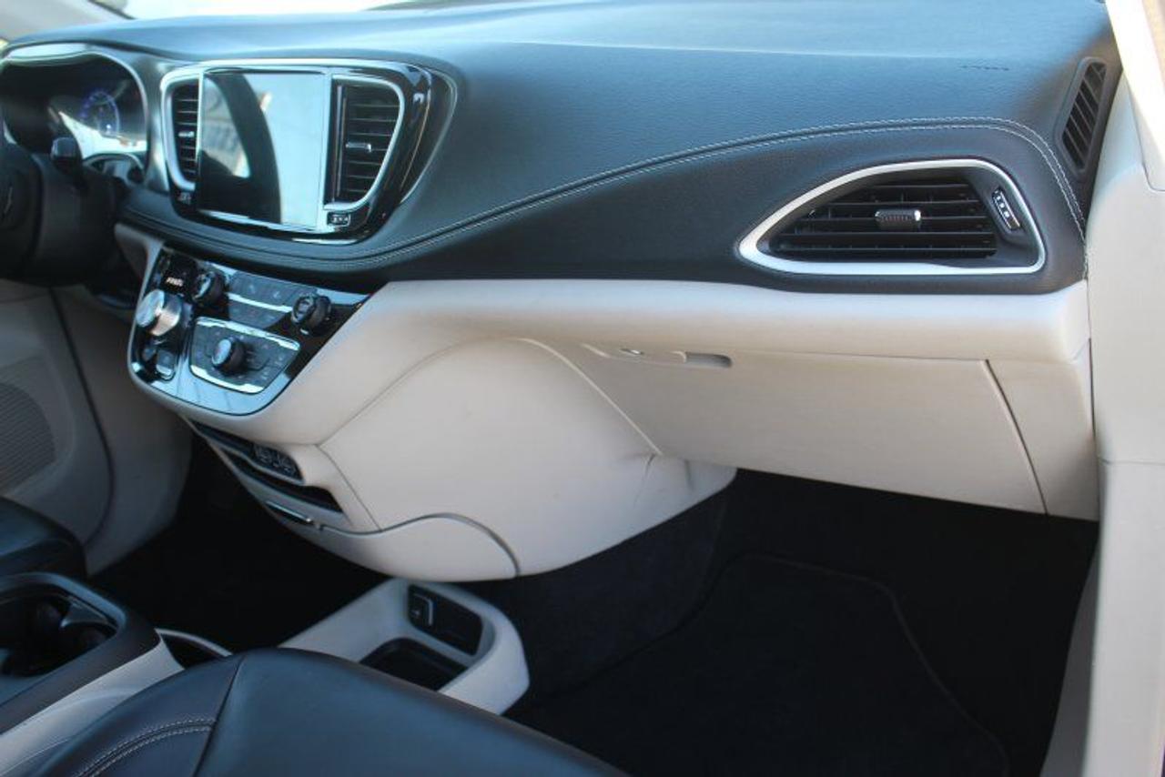 2023 Chrysler Pacifica TouringL*PWR Doors*Heated Leather*CarPlay*Rear Cam Photo