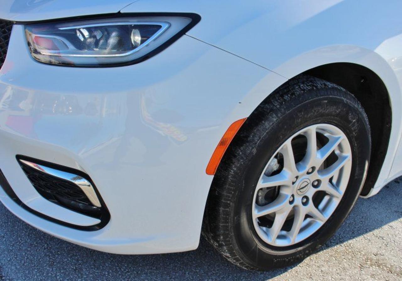 2023 Chrysler Pacifica TouringL*PWR Doors*Heated Leather*CarPlay*Rear Cam Photo3