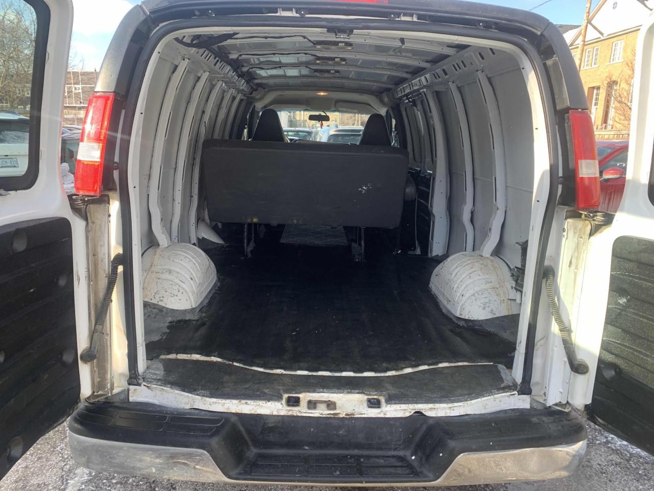 2018 GMC Savana Cargo Van 2500 155"/ v8 6.0L/ LONG WHEEL BASE / 6 PASSENGER Photo