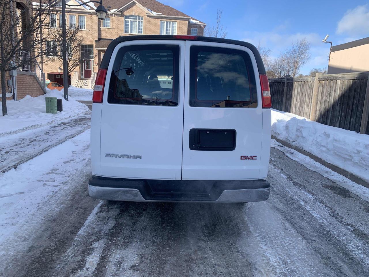 2018 GMC Savana Cargo Van 2500 155"/ v8 6.0L/ LONG WHEEL BASE / 6 PASSENGER Photo4