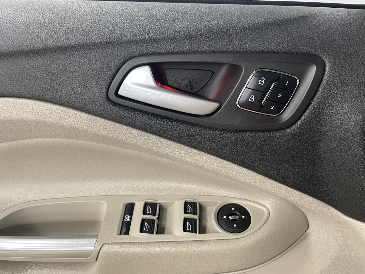 2016 Ford Escape 4WD 4DR TITANIUM Photo