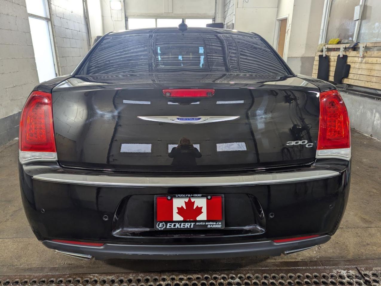 2019 Chrysler 300 300C PLATINUM WITH LEATHER/PANARAMIC SUNROOF!! Photo3