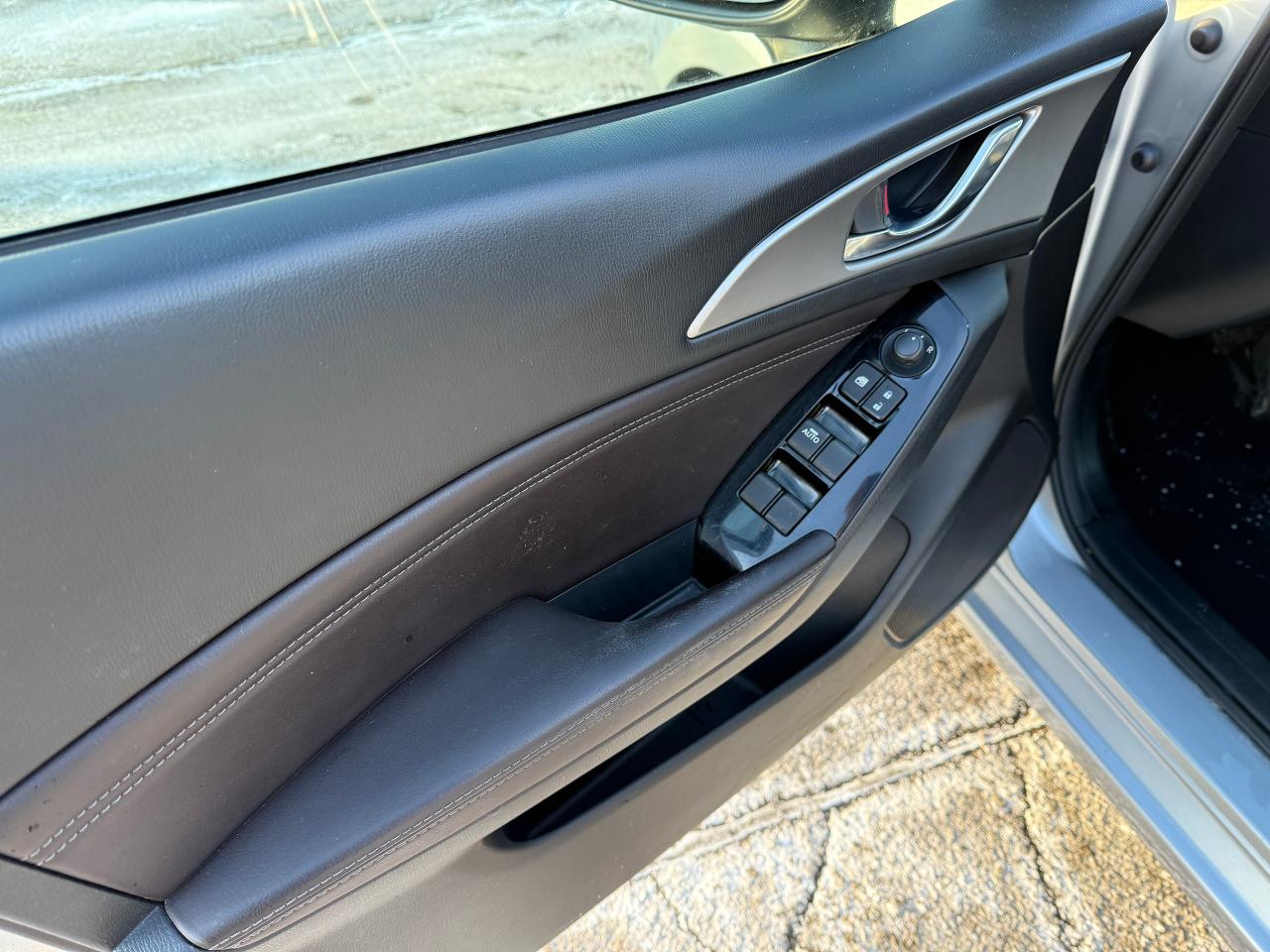 2018 Mazda MAZDA3 TOURING LOW KM's..NO ACCIDENTS.LEATHER.CERTIFIED ! Photo