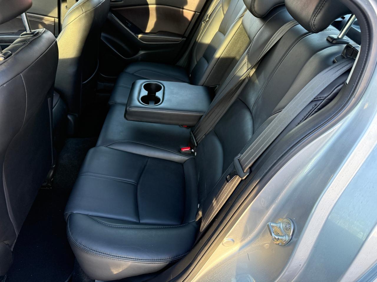 2018 Mazda MAZDA3 TOURING LOW KM's..NO ACCIDENTS.LEATHER.CERTIFIED ! Photo