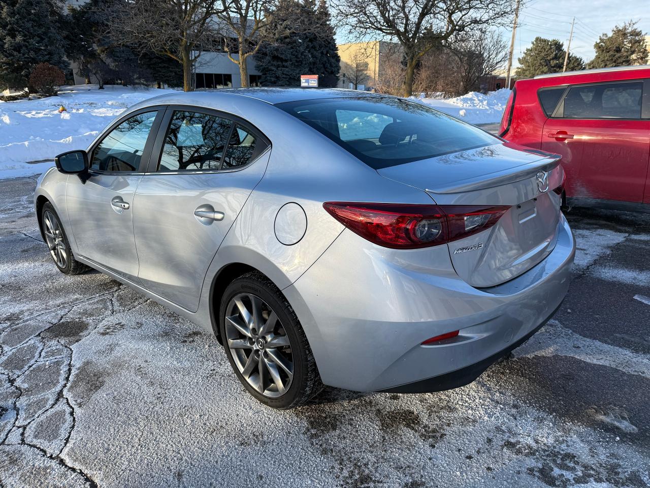 2018 Mazda MAZDA3 TOURING LOW KM's..NO ACCIDENTS.LEATHER.CERTIFIED ! Photo