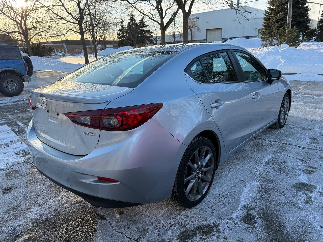 2018 Mazda MAZDA3 TOURING LOW KM's..NO ACCIDENTS.LEATHER.CERTIFIED ! Photo