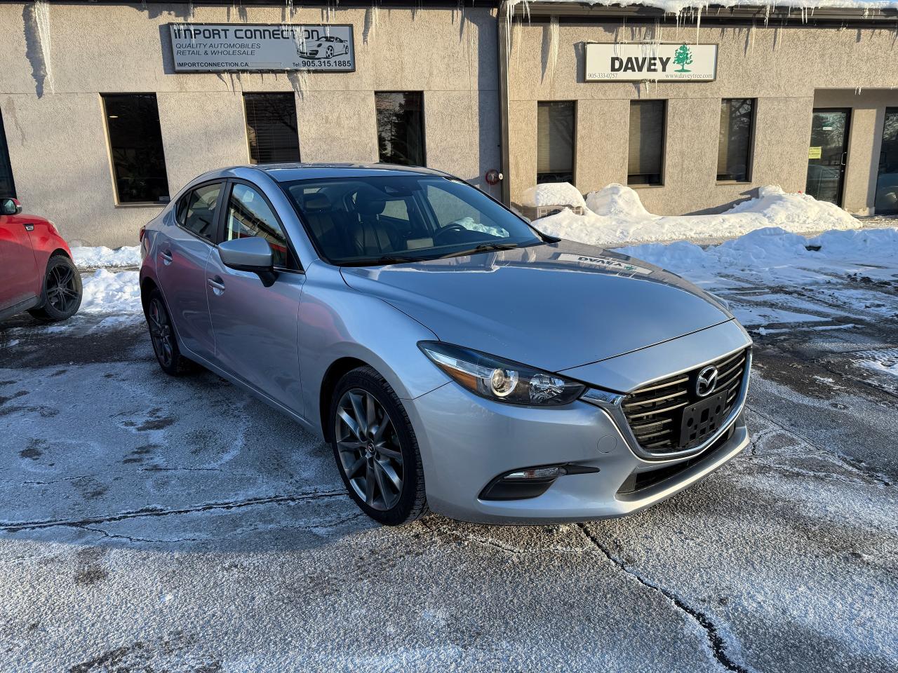 2018 Mazda MAZDA3 TOURING LOW KM's..NO ACCIDENTS.LEATHER.CERTIFIED ! Photo2