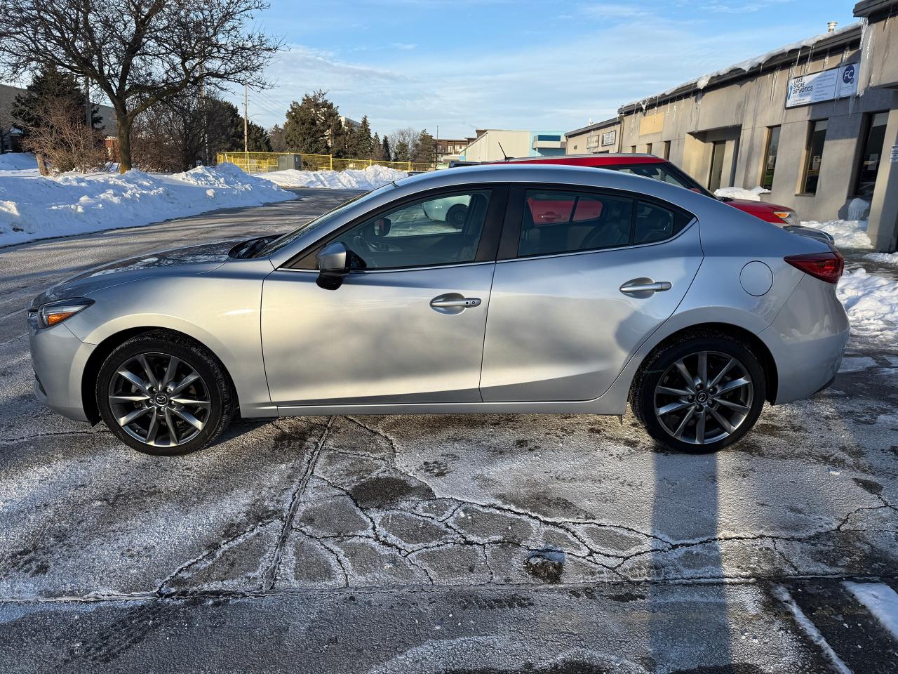 2018 Mazda MAZDA3 TOURING LOW KM's..NO ACCIDENTS.LEATHER.CERTIFIED ! Photo