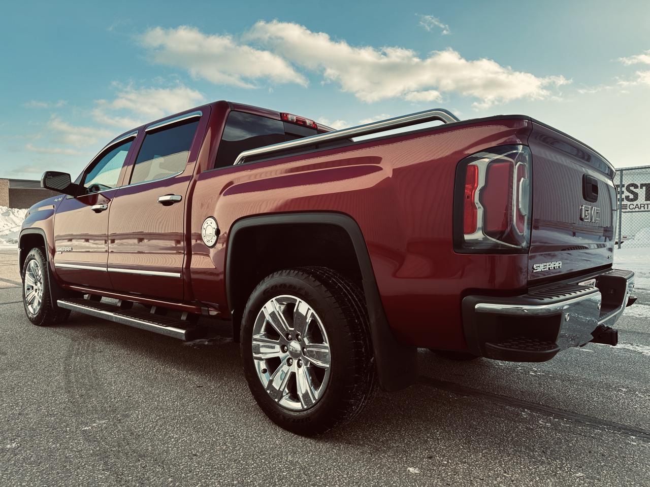 2018 GMC Sierra 1500 Crew Cab SLT  4WD Premium Paint -Loaded Photo4