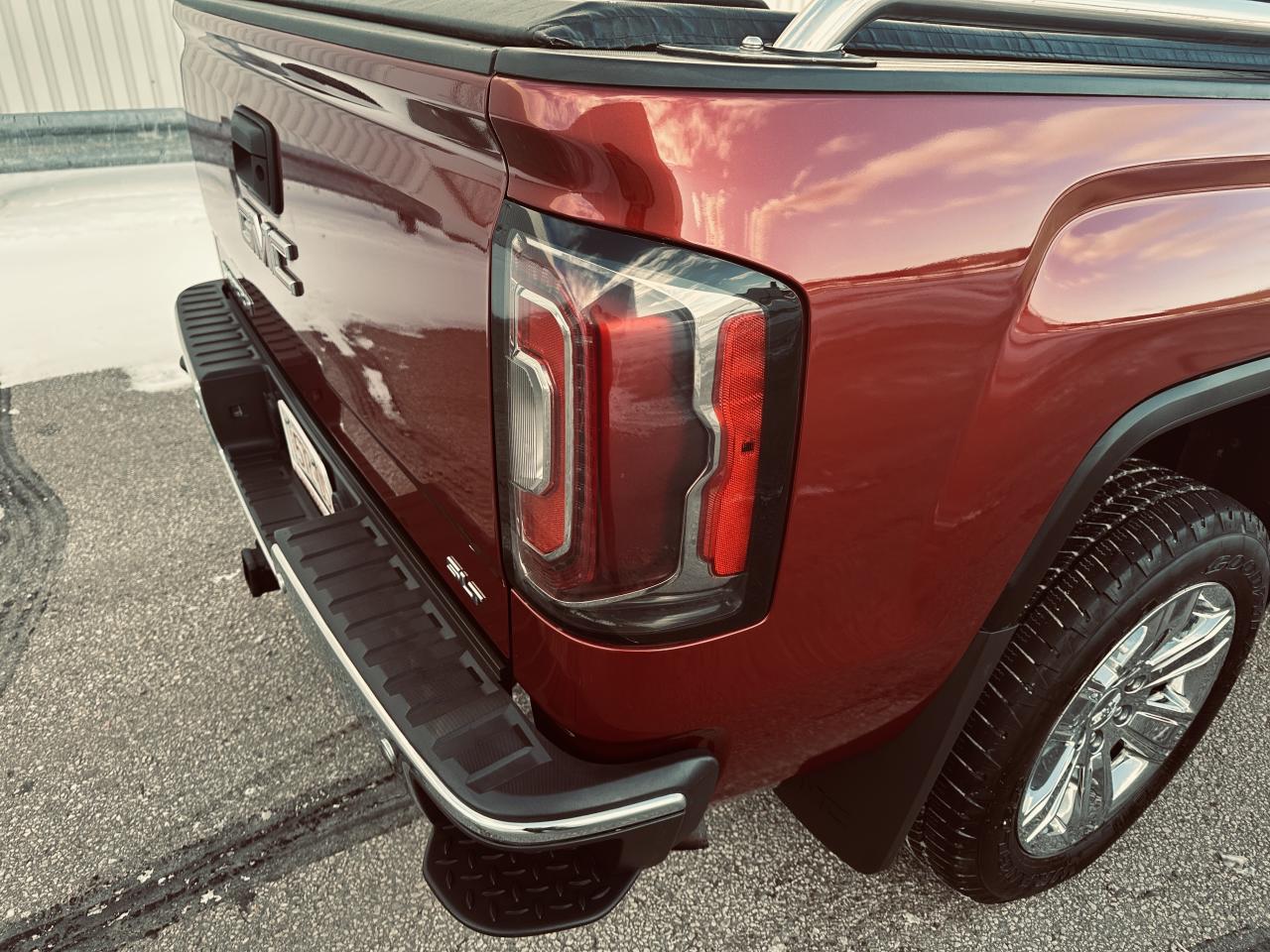 2018 GMC Sierra 1500 Crew Cab SLT  4WD Premium Paint -Loaded Photo