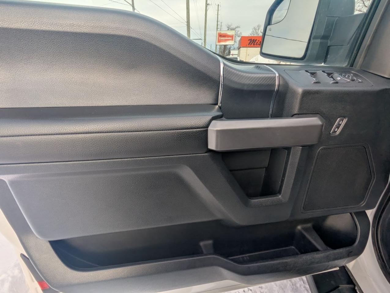 2019 Ford F-150 XLT WITH BACK RACK & HARD TONNEAU COVER!! Photo