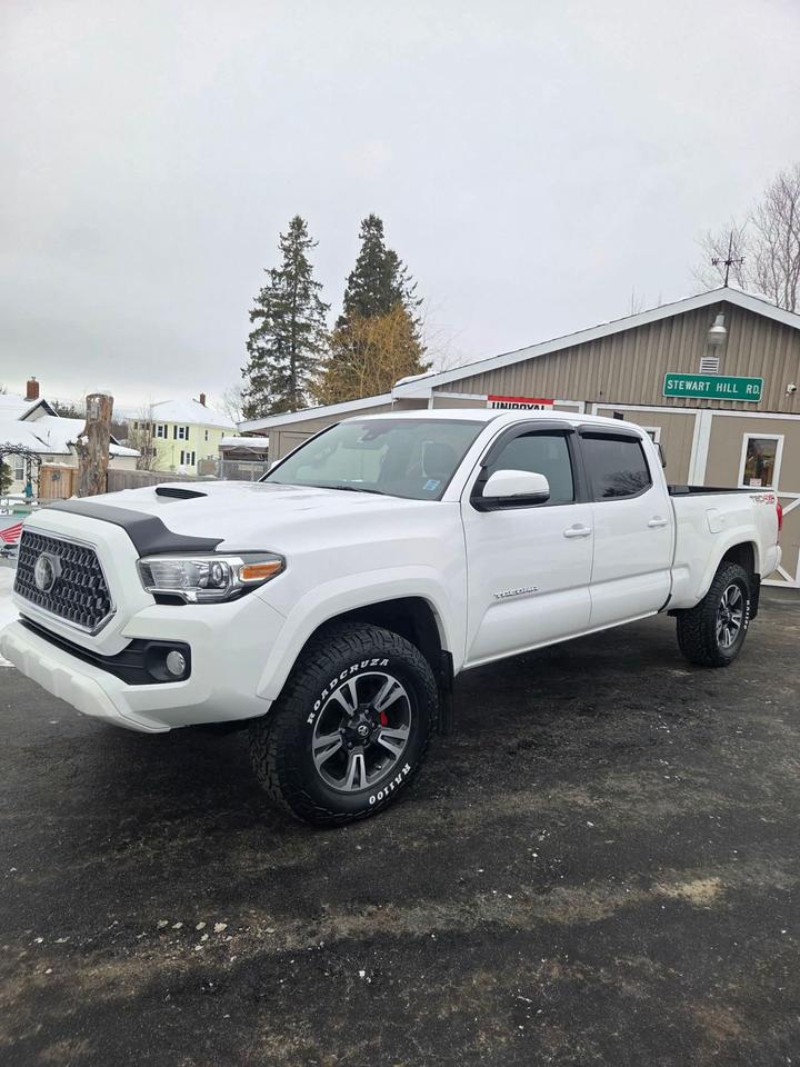 2018 Toyota Tacoma SR5 - Photo #2