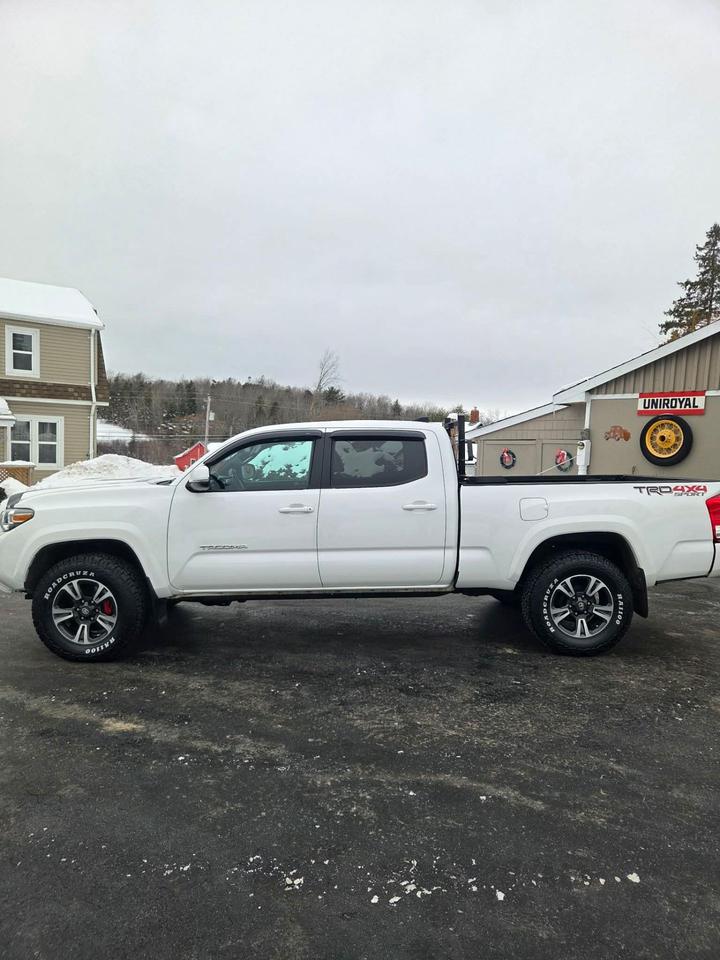 2018 Toyota Tacoma SR5 - Photo #3