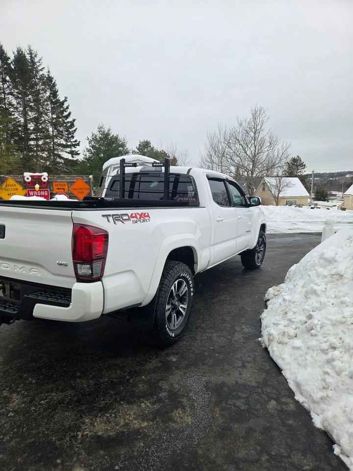 2018 Toyota Tacoma SR5 - Photo #4