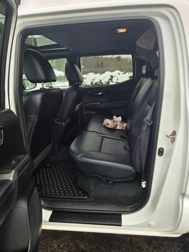 2018 Toyota Tacoma SR5 - Photo #10