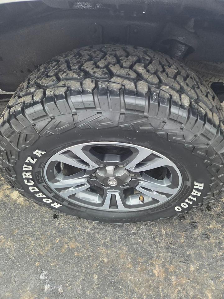 2018 Toyota Tacoma SR5 - Photo #16