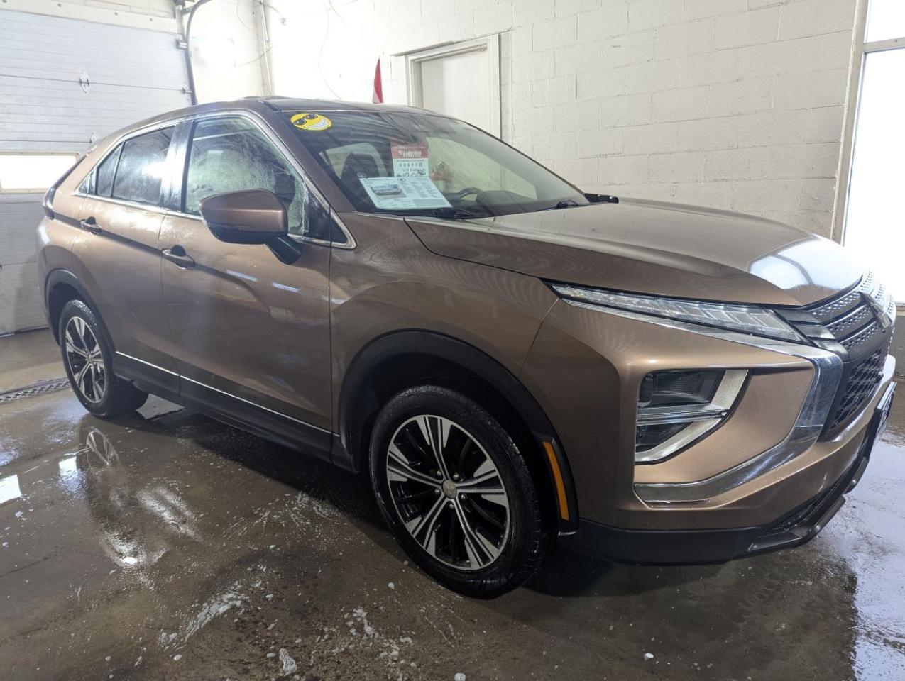 2022 Mitsubishi Eclipse Cross ES S-AWC WITH HD RADIO!! Photo