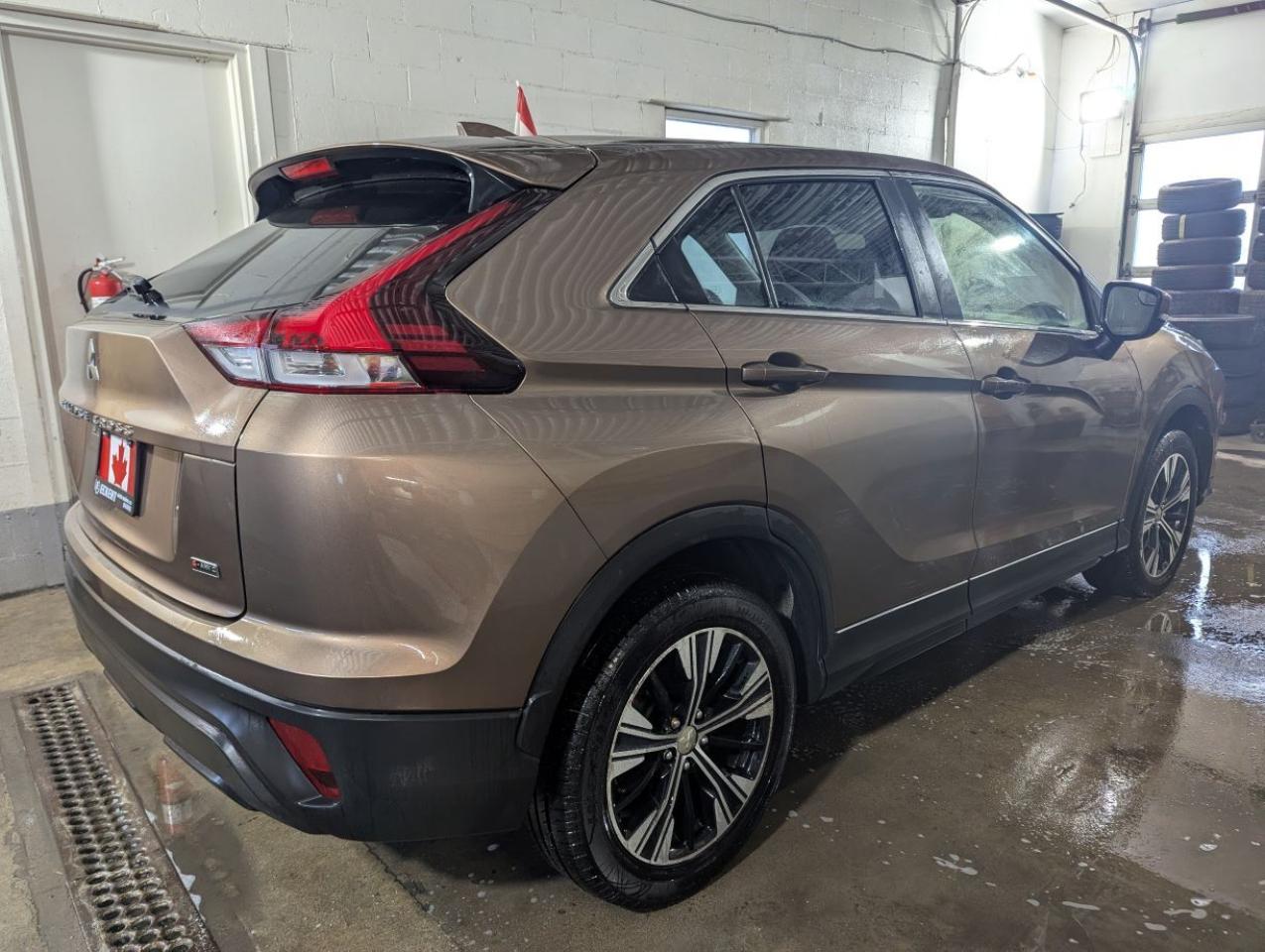 2022 Mitsubishi Eclipse Cross ES S-AWC WITH HD RADIO!! Photo