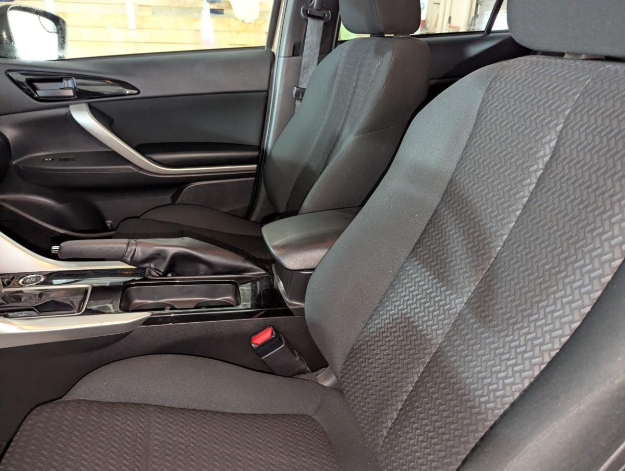 2022 Mitsubishi Eclipse Cross ES S-AWC WITH HD RADIO!! Photo