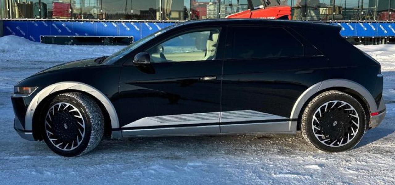 2024 Hyundai IONIQ 5 Ultimate Long Range AWD | Leather | Glass roof | Nav | Heated Wheel + Seats | 360 Camera & More ! Photo