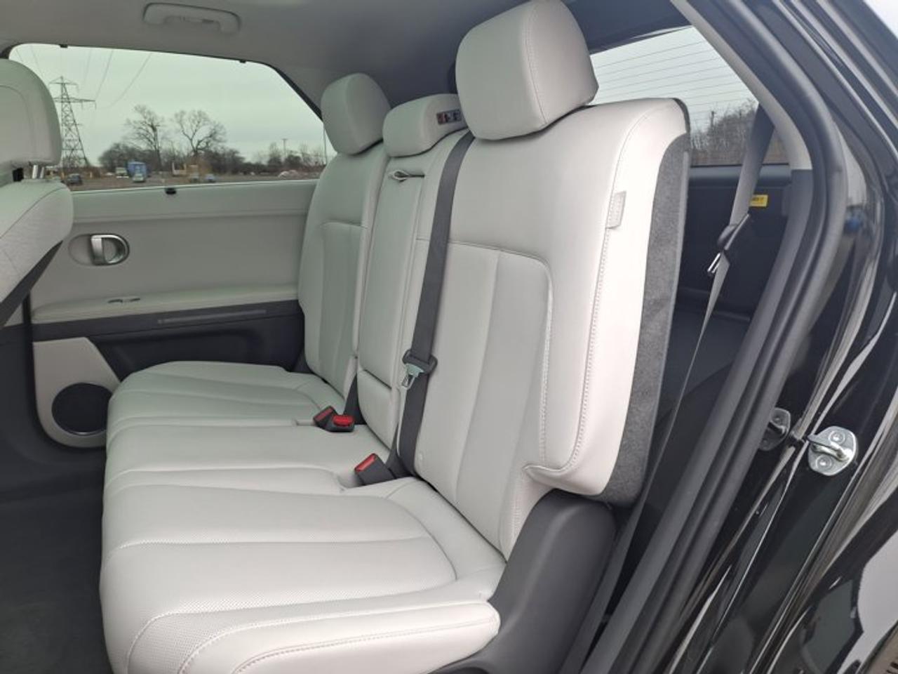 2024 Hyundai IONIQ 5 Ultimate Long Range AWD | Leather | Glass roof | Nav | Heated Wheel + Seats | 360 Camera & More ! Photo