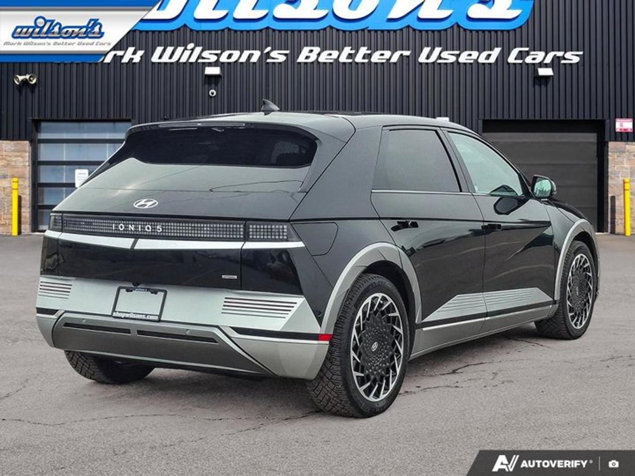 2024 Hyundai IONIQ 5 Ultimate Long Range AWD | Leather | Glass roof | Nav | Heated Wheel + Seats | 360 Camera & More ! Photo