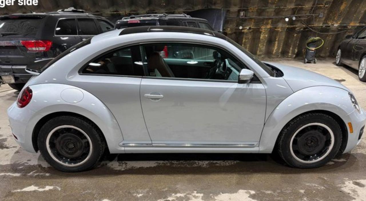 2017 Volkswagen Beetle Coupe Classic Checker Cloth w/ Leatherette | Sunroof | Heated Seats | Bluetooth | Reverse Camera | Photo