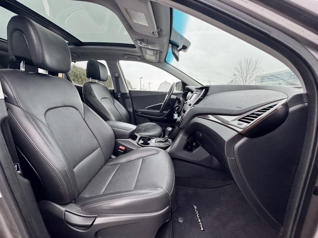 2017 Hyundai Santa Fe Sport SE -AWD Fully Loaded Photo4