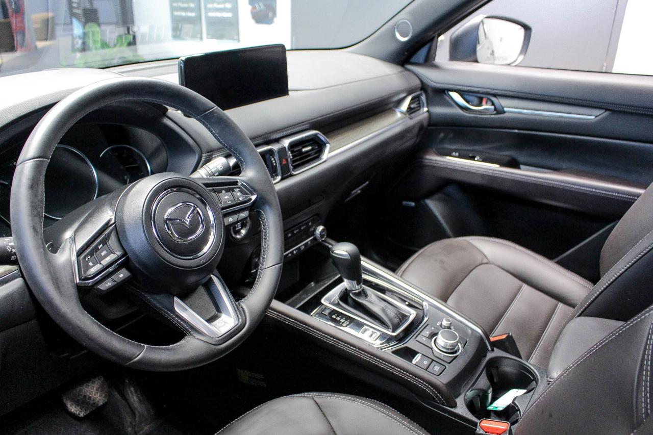 2025 Mazda CX-5 Signature NAPPA LEATHER SEATS - BOSE AUDIO - HEADS UP DISPLAY - 360° CAMERA Photo