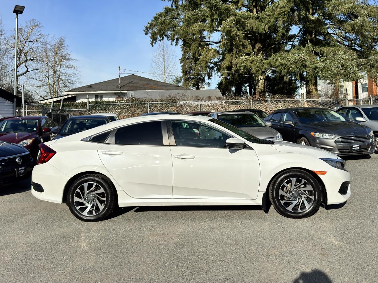 2017 Honda Civic FINANCING AVAILABLE Photo4