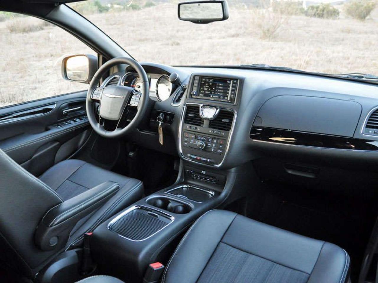 2014 Chrysler Town & Country LIMITED / REAR CAM / NAVI / LEATHER /PWR DOORS/ Photo