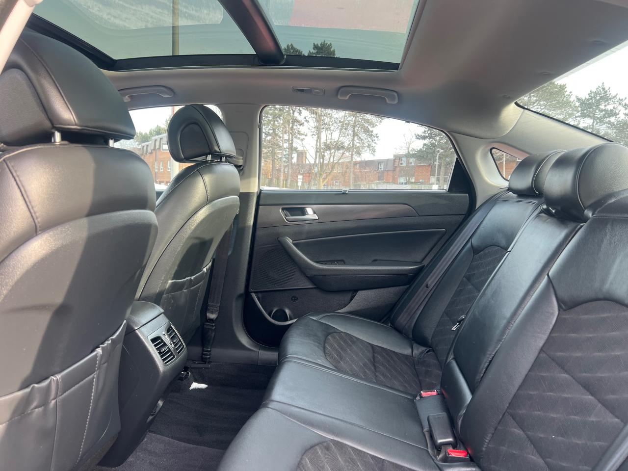 2015 Hyundai Sonata LEATHER-NAV-BACK CAM-HEATED SEATS & MORE Photo