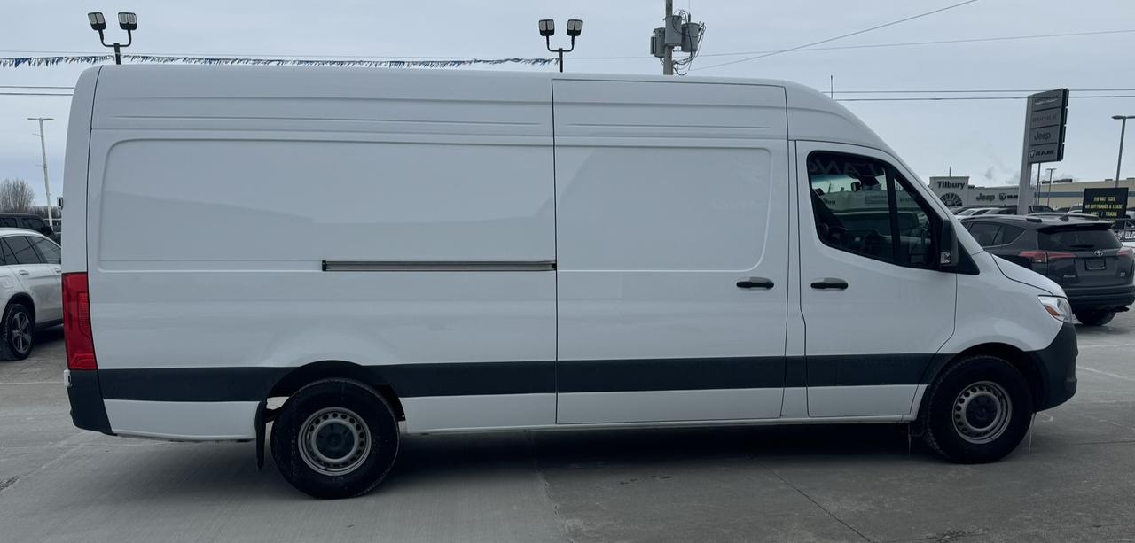2025 Mercedes-Benz Sprinter HR 170" Photo