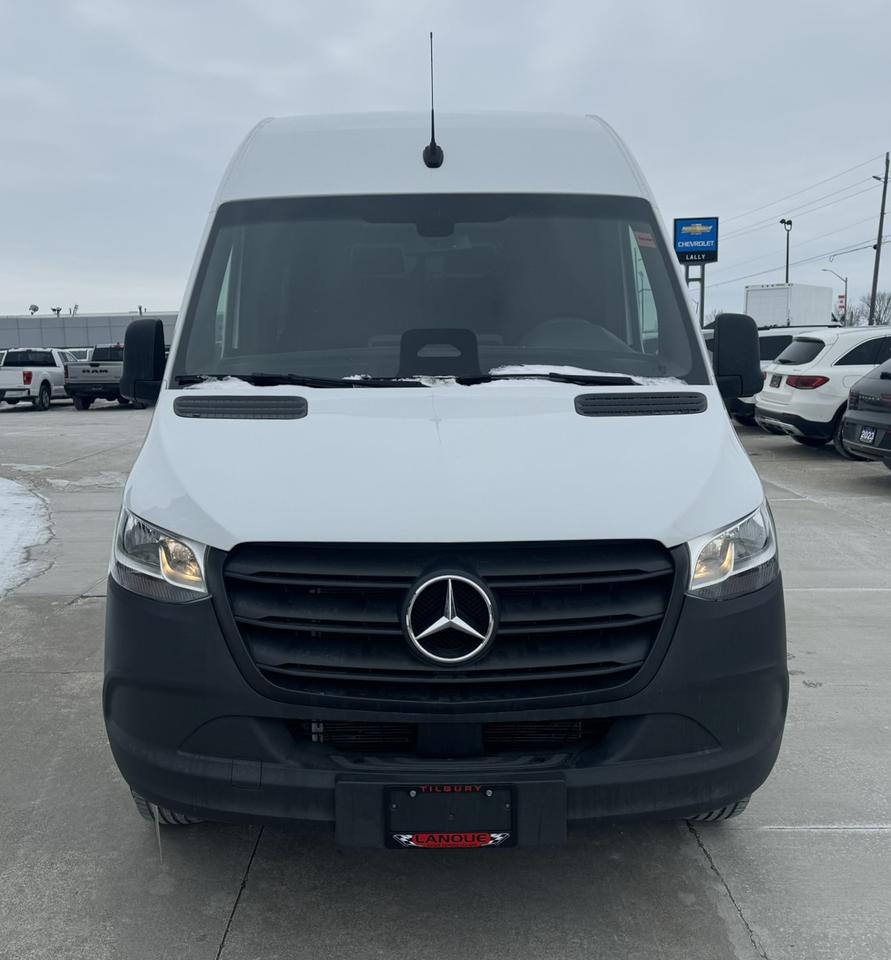 2025 Mercedes-Benz Sprinter HR 170" Photo