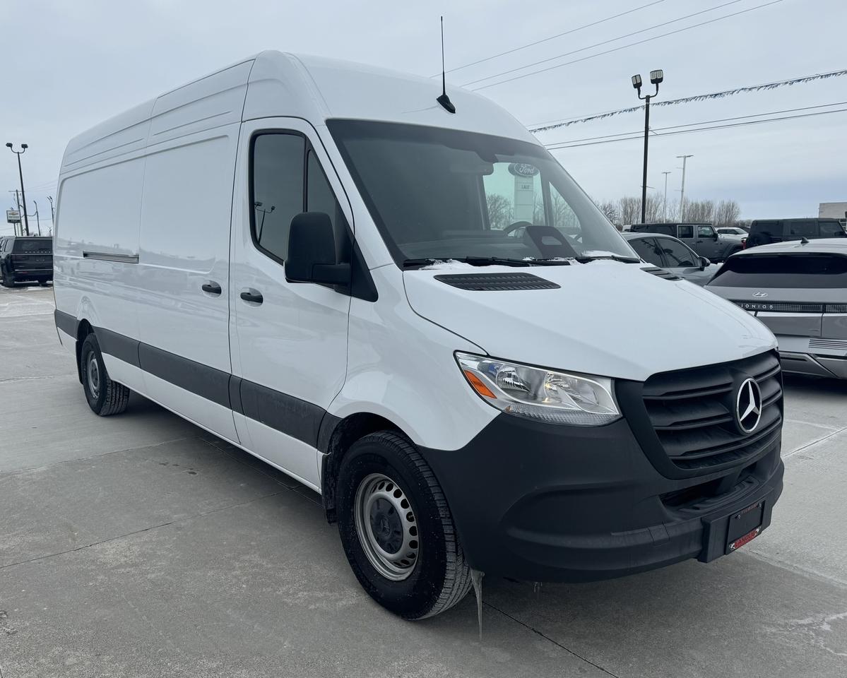 2025 Mercedes-Benz Sprinter HR 170" Photo