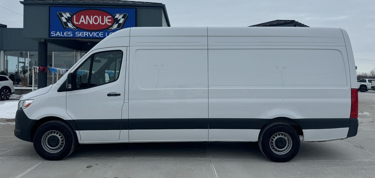 2025 Mercedes-Benz Sprinter HR 170" Photo