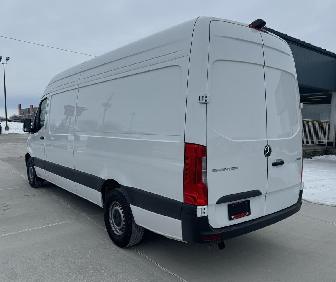 2025 Mercedes-Benz Sprinter HR 170" Photo