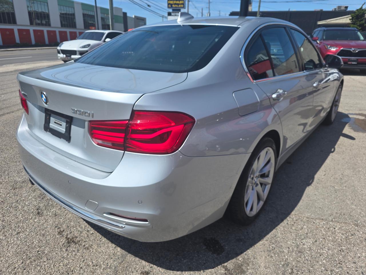 2017 BMW 3 Series 330i xDrive Photo