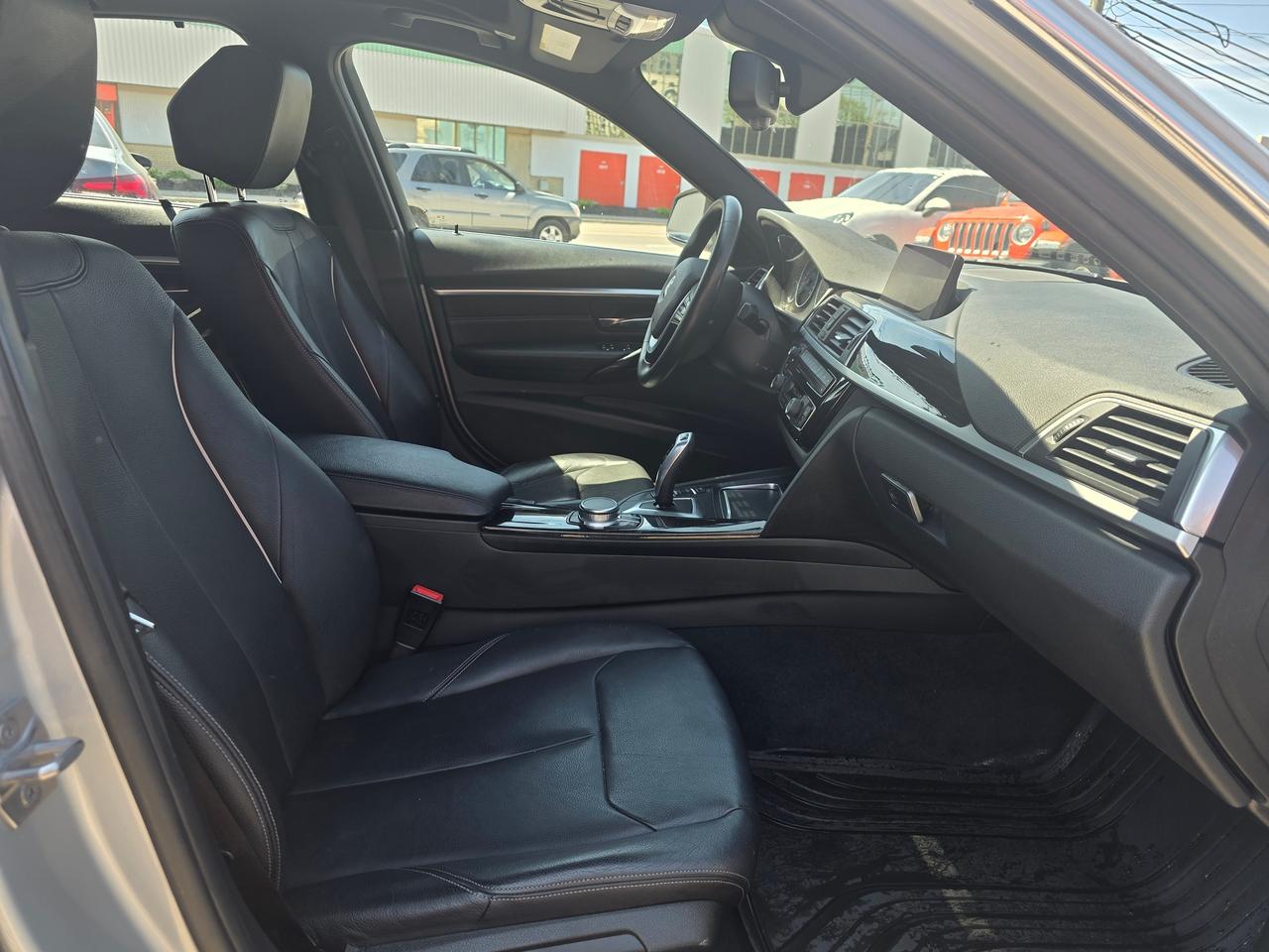 2017 BMW 3 Series 330i xDrive Photo