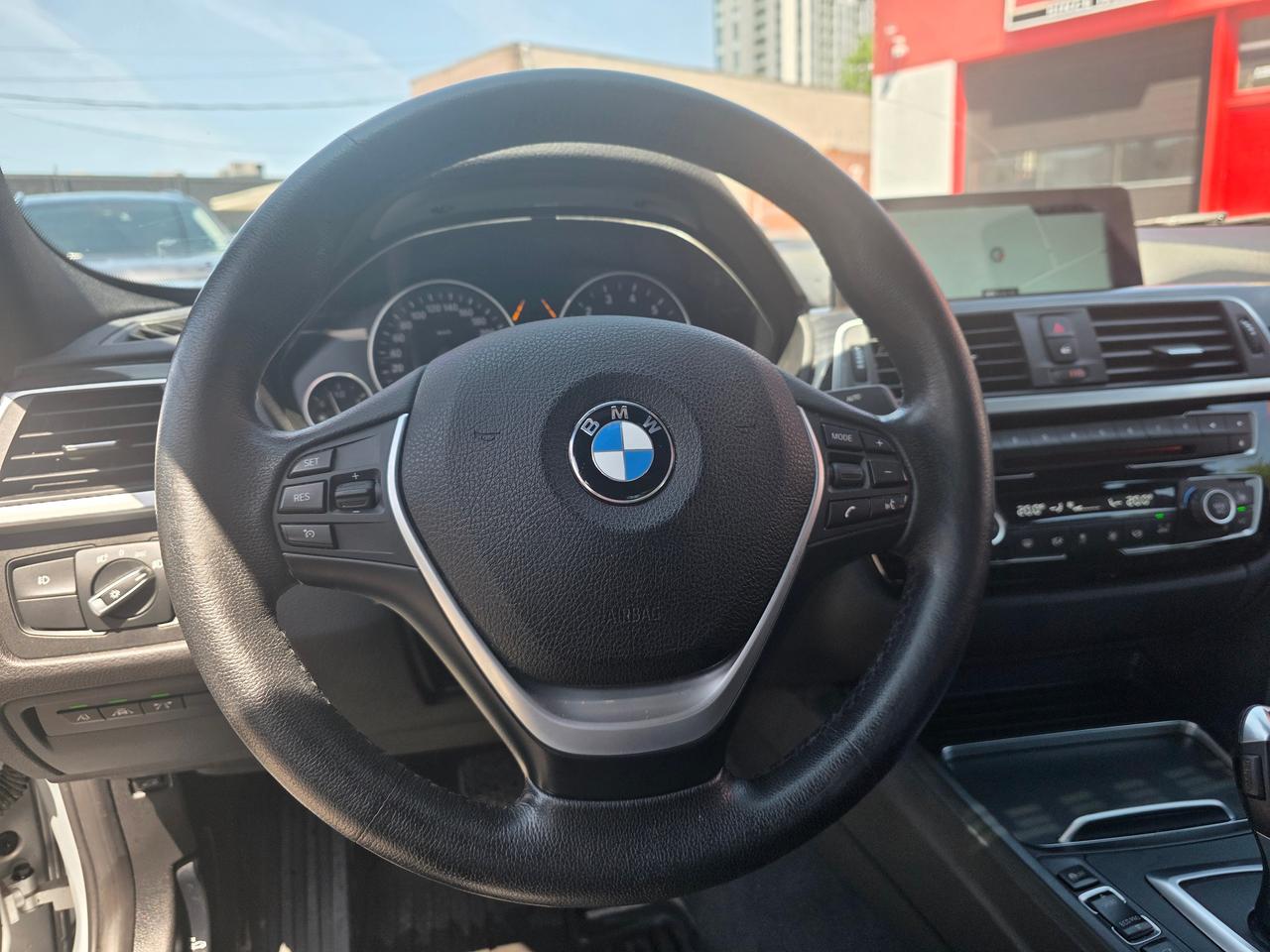 2017 BMW 3 Series 330i xDrive Photo
