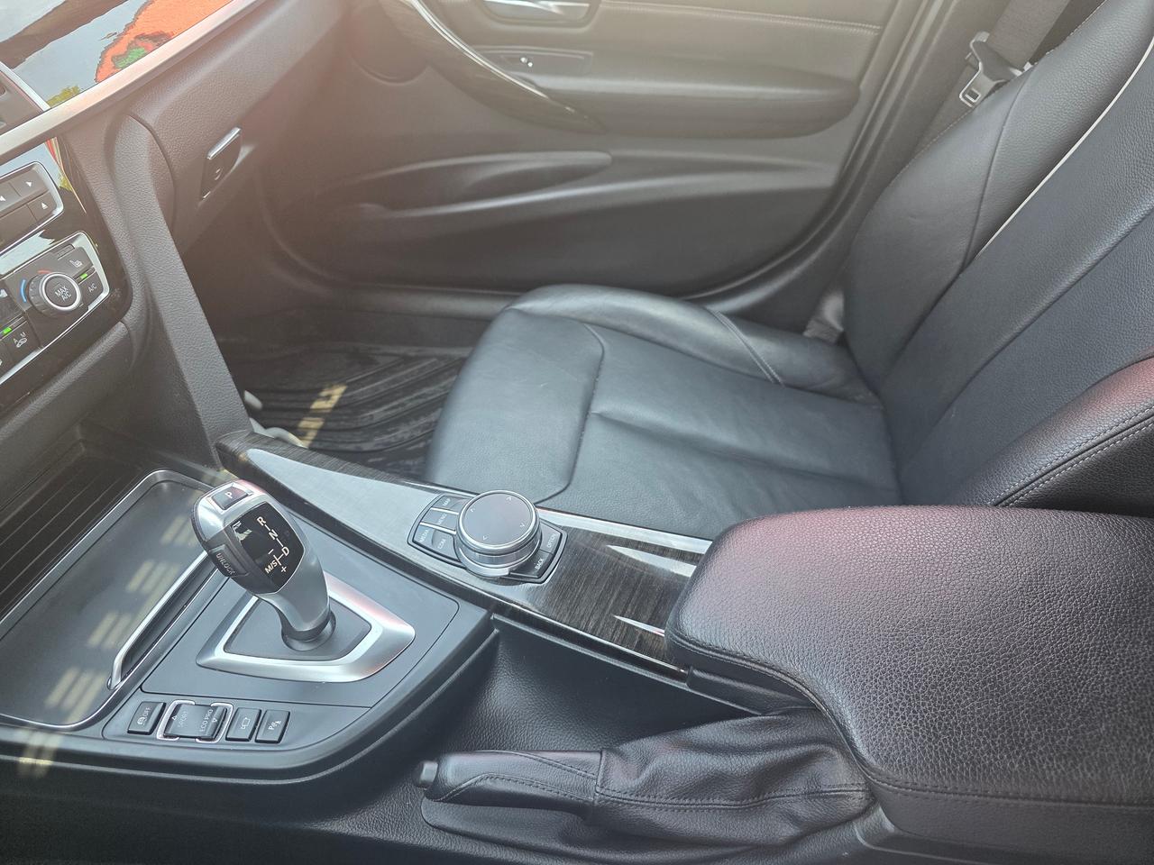 2017 BMW 3 Series 330i xDrive Photo