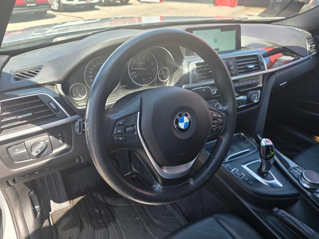 2017 BMW 3 Series 330i xDrive Photo