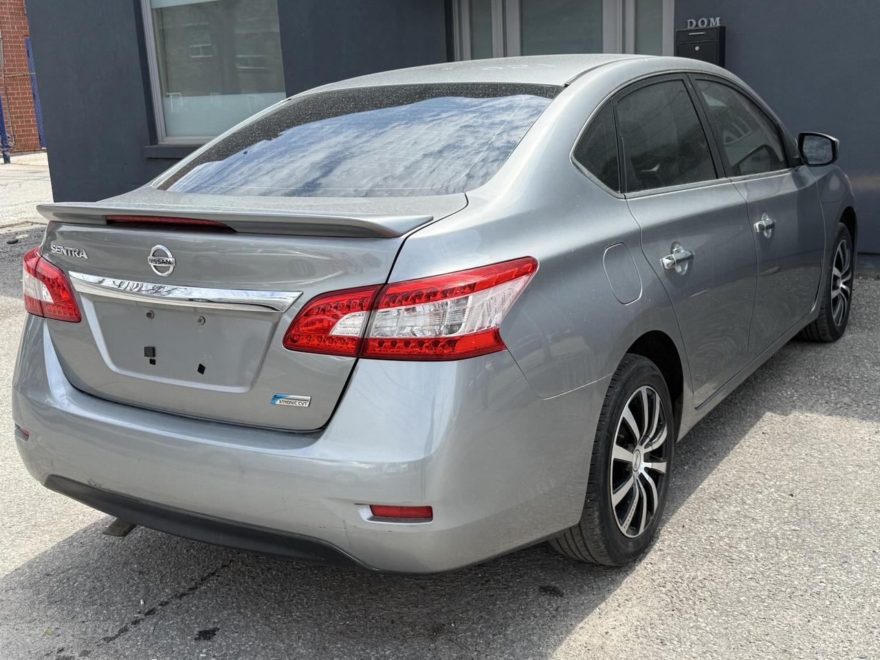 2013 Nissan Sentra 4DR SDN CVT SV Photo4