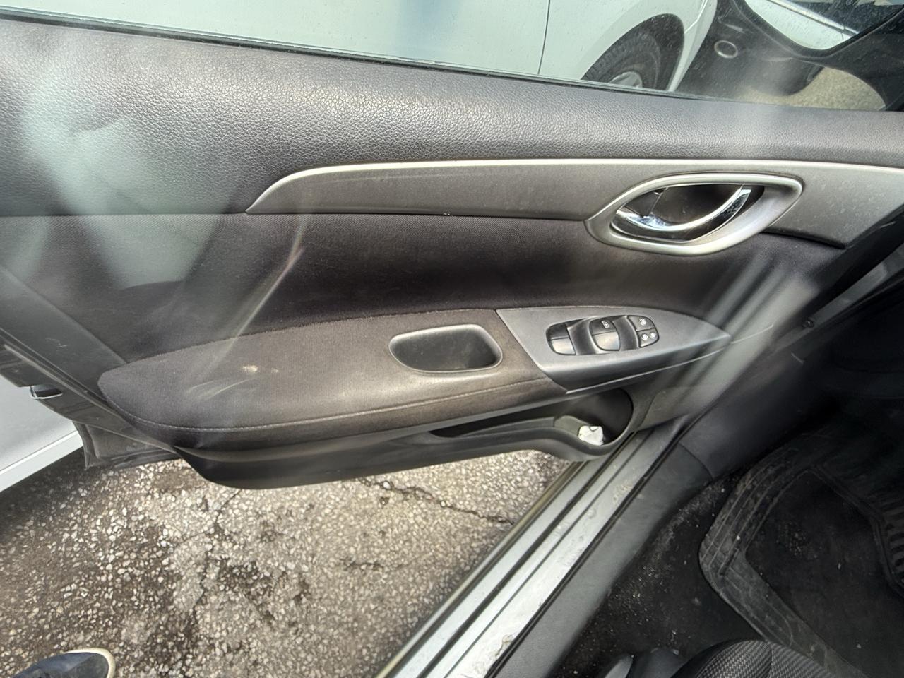 2013 Nissan Sentra 4DR SDN CVT SV Photo