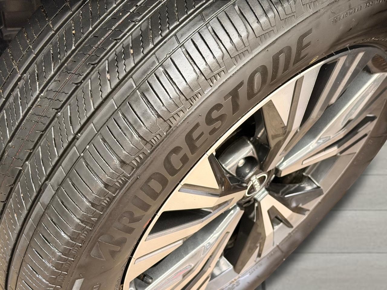 2023 Nissan Rogue SV Moonroof+ONE OWNER+CLEAN CARFAX Photo6