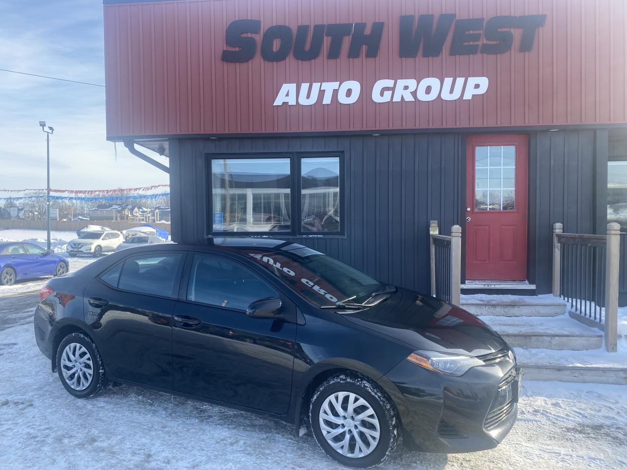 2018 Toyota Corolla LE Photo